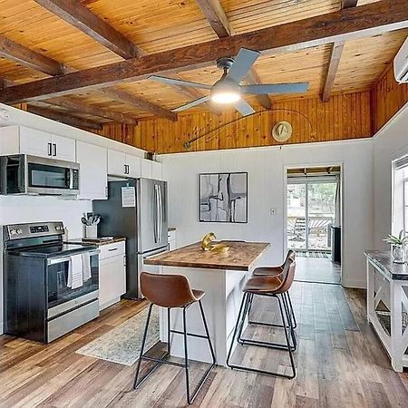 Lakefront Cottage In Secluded Cove Sunrise Beach Esterno foto