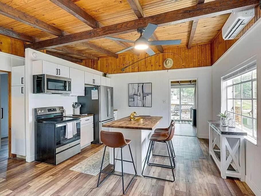 Lakefront Cottage In Secluded Cove Sunrise Beach Esterno foto